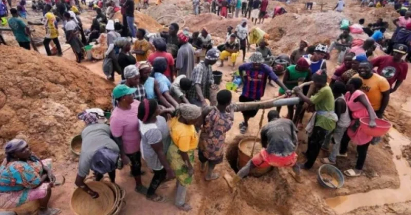 Nigeriyada mədənin çökməsi nəticəsində azı 18 nəfər ölüb