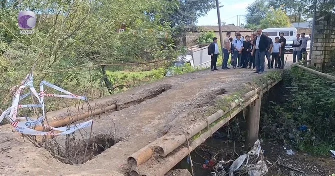 Astarada avtomobil körpüsü qəzalı vəziyyətdə