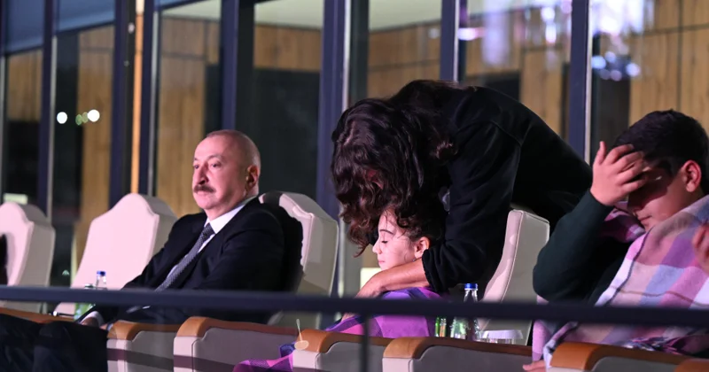 Ana nəvazişi ilə... Fotolar