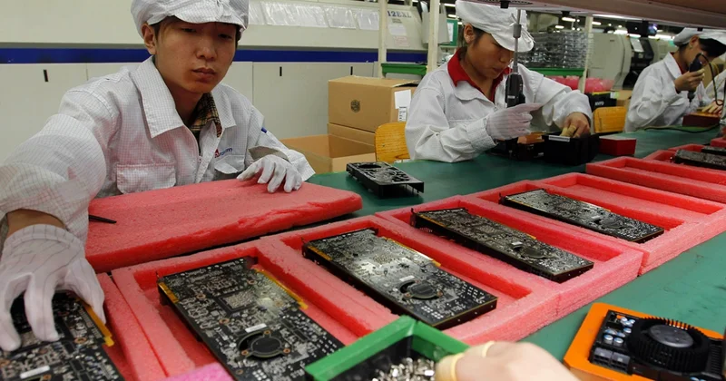 Çində iPhone 17 yığanlar qul kimi işlədilir