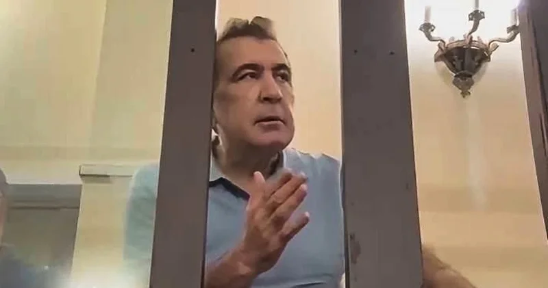 Saakaşvili: Yüz faiz əminliklə təsdiqləyirəm, İvanişvili tezliklə devriləcək