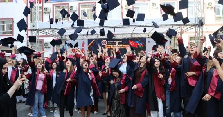 Atatürk Universiteti Bakıda məzun sevinci yaşadı FOTOLAR