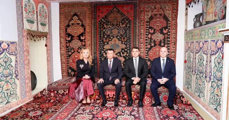 Министр культуры Азербайджана и премьер министр Таджикистана посетили музей ковра в Баку