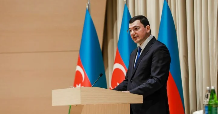 Harvardda proqram keçib, 4 dil bilir Qaradağın yeni rəhbəri Natiq Əliyevin təhsili və karyerası