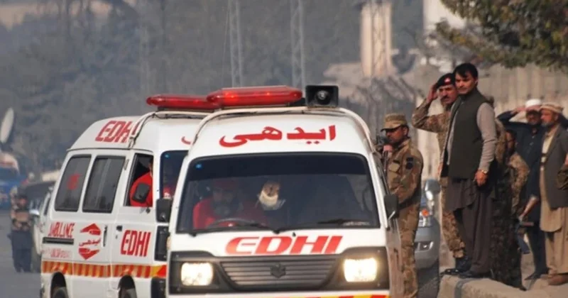 Pakistanda polis furqonu atəşə tutulub, ölənlər və yaralılar var