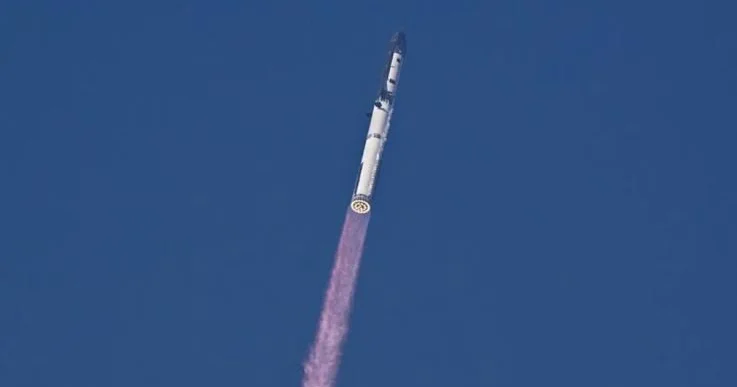 Starship впервые вышел на орбиту и успешно приводнился в океане Minval Politika