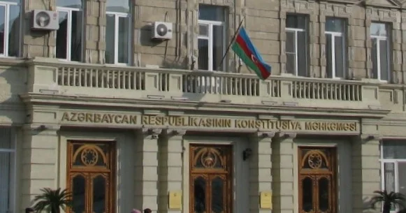 КС Азербайджана дал разъяснение по статье о побоях