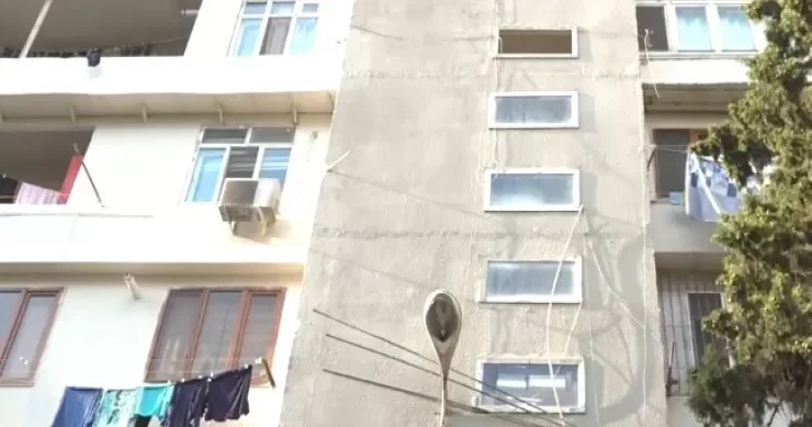Ana oğlunu öldürüb, özünü 8 ci mərtəbədən atdı VİDEO