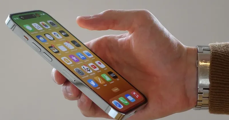 Ən bahalı iPhone da gözlənilməz QÜSUR