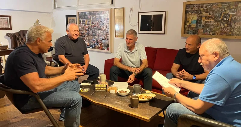 “İsrail müxalifət liderləri Netanyahunu qovmaq üçün birləşdi...“ “Jerusalem Daily“ FOTO