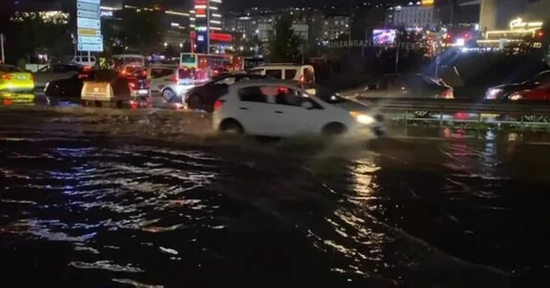 İstanbulda küçələri su basdı Fotolar Video
