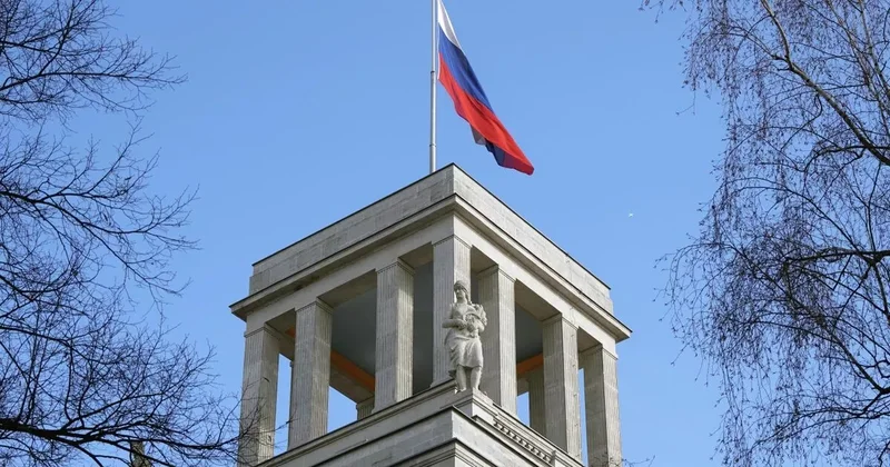 Bild: Спецслужбы Германии усилили слежку за посольством России