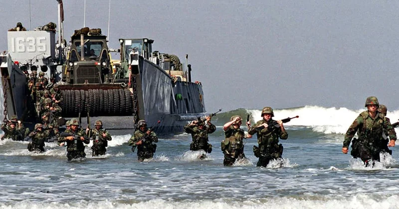 Американские морпехи попали под огонь