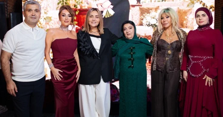 Anasının 70 illiyinə Xalq artistləri gəldi Fotolar