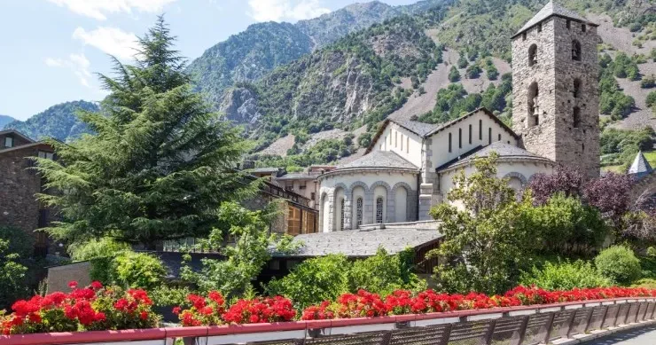 90 min əhalisi var, yüzlərlə işçi axtarılır: xaricilərə 5000 avroyadək maaş təklif olunur