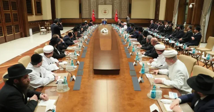 Ravvinlər Ankarada toplaşa bilər, Bakıda yox? Türkiyə mediası həddini aşır
