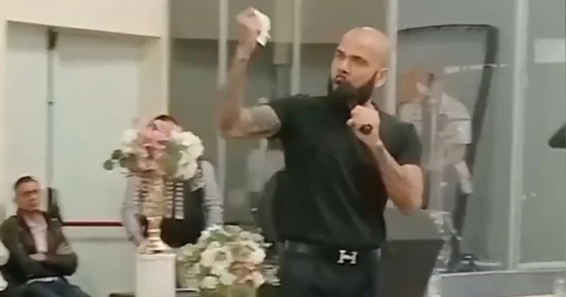 Dani Alveş kilsədə vaizlik etməyə başladı Video