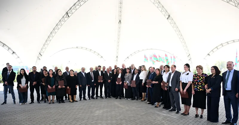 İlham Əliyev Zəngilan sakinləri ilə bir arada