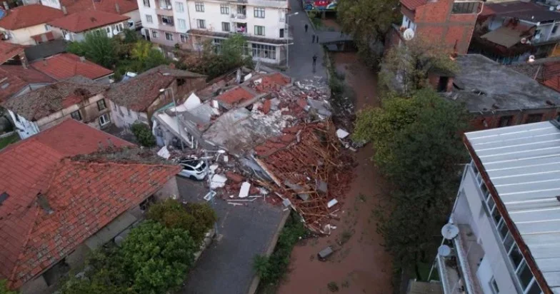 Türkiyədə baş verən zəlzələdə 22 nəfər yaralanıb FOTO