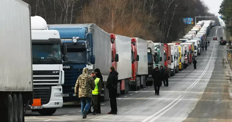 Rusiya Qazaxstan sərhədində görünməmiş tıxac Minlərlə rus maşını ölkəyə buraxılmır