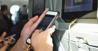 В аэропортах могут конфисковать смартфоны без заряда