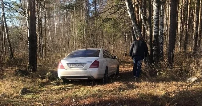 Машину предпринимателя азербайджанца со следами крови нашли в лесу под Екатеринбургом