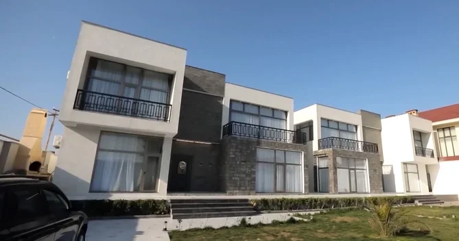 Əməkdar artistin qızı Azərbaycana köçüb bu villada yaşayacaq