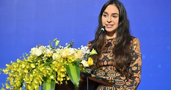 Leyla Əliyeva xalça toxudu Video