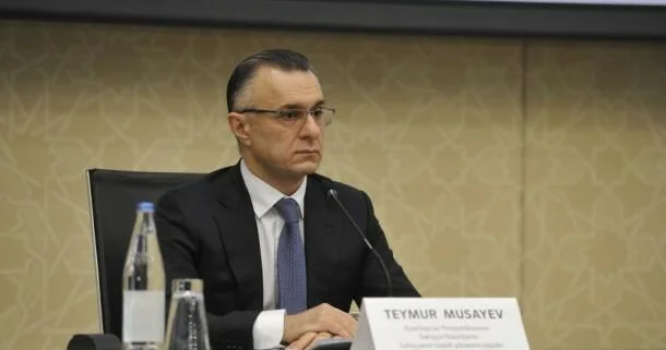 Nazir qalmaqaldan sonra “Səhiyyə əlaçısı” medalını vermədi