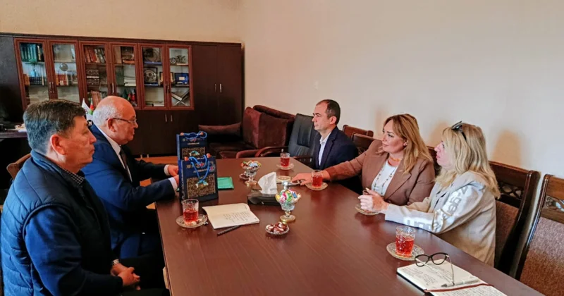 Qazaxıstanlı alimlər Coğrafiya İnstitutunda olublar