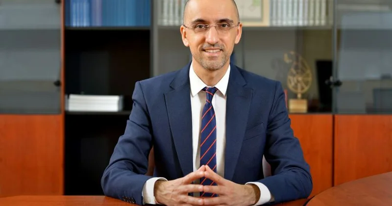 Media ilə üz üzə... Mərkəzi Bank buna görə nazirin müşavirinə 3900 manat ödədi