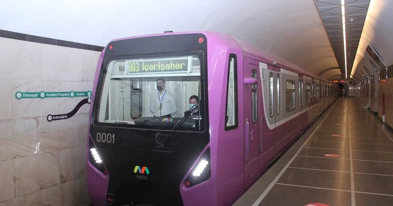 Metronun Ulduz stansiyasında faciə qurbanlarının xatirəsi anılıb