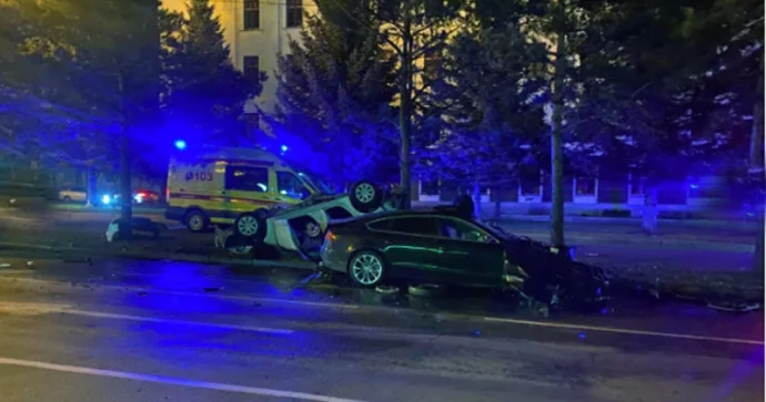 Qırmızıdan keçən Audi Toyota ilə toqquşdu; 3 nəfər öldü ANBAAN VİDEO