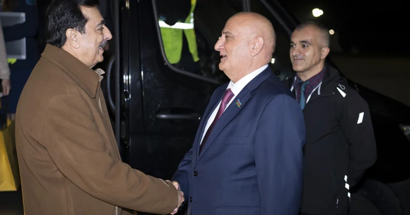 Pakistan Senatının sədri Bakıdadır Foto