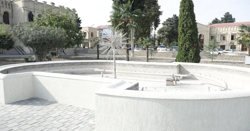 Xaçmaz şəhərində park yenilənir, yeni yaşıllıq zolaqları salınır