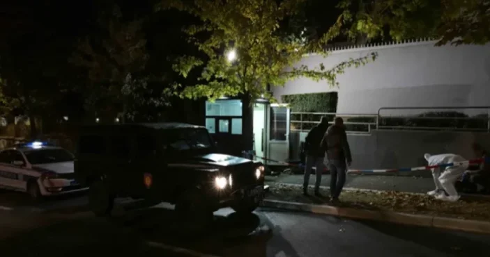 В Сербии у посольства Израиля застрелили напавшего с ножами подростка Minval Politika