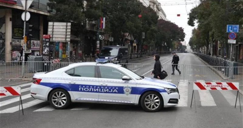 Аллаху акбар у израильского посольства: подросток атаковал полицию в Белграде