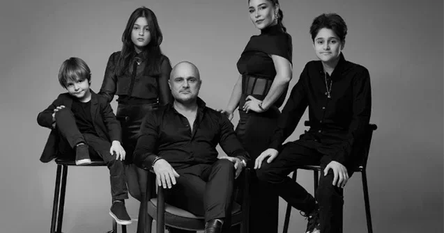 Xalq artistinin oğlu Çində Ali təhsil alır