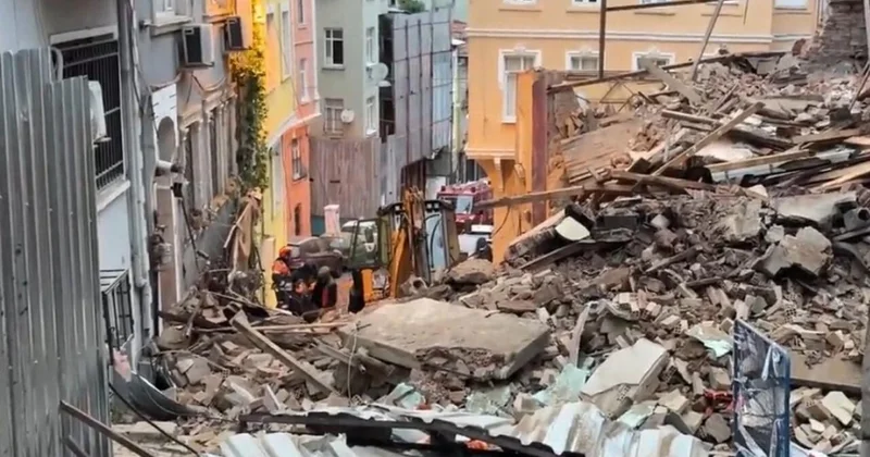 İstanbulda dörd mərtəbəli bina çökdü