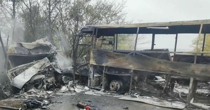 В Болгарии автобус столкнулся с двумя грузовиками: есть погибшие