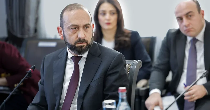 Mirzoyan: Konstitusiya referendumu uğursuz olarsa, hakimiyyətdən getməyə hazırıq
