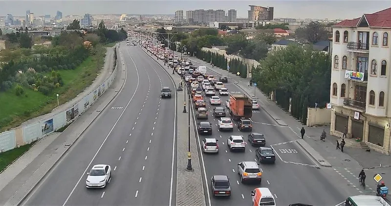 Пробки в Баку: Текущая ситуация на дорогах столицы