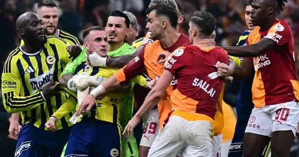 Qalatasaray və Fənərbaxça arasında keçirilən derbi görüşü əlbəyaxa döyüş meydanına çevrilib Video