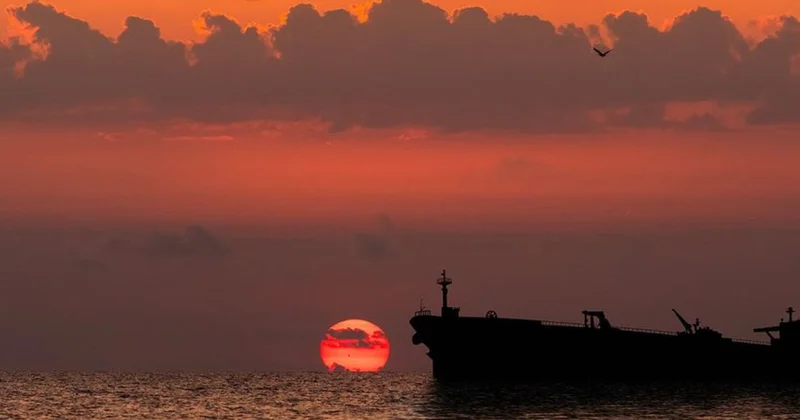 Черное море превращается в поле битвы