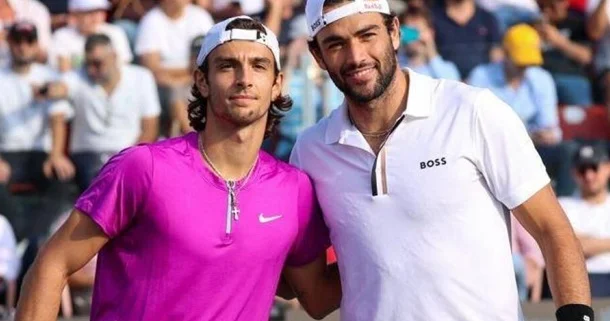 Tennis dünyasında sevgi üçbucağı: iki ulduz bir qadını paylaşa bilmədi