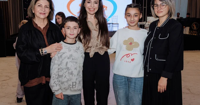 Prezidentin qızları konsertdə iştirak ediblər FOTO