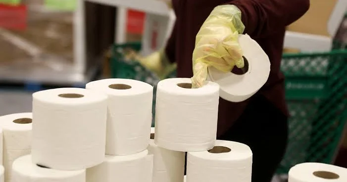 В Британии резко выросли продажи туалетной бумаги на фоне призывов делать запасы