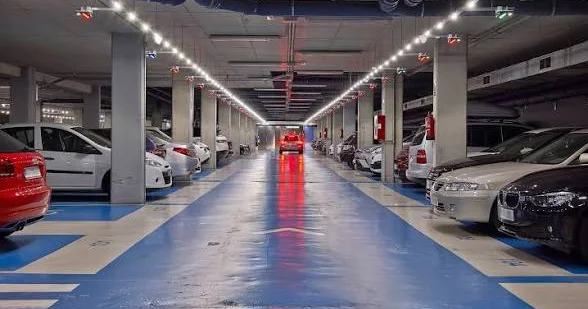 “Yaşayış binalarında parkinq çatışmazlığı sakinləri çətinliyə salır, tıxacları artırır” HÜQUQŞÜNAS