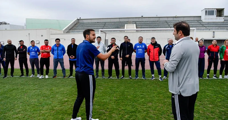 FIFA nümayəndələri Bakıda fiziki tərbiyə müəllimləri üçün seminar keçiriblər FOTO