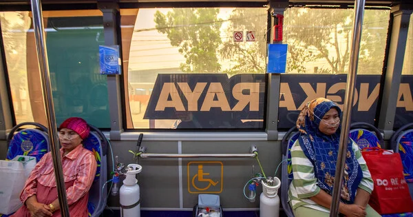 İndoneziyada oksigen avtobusları istifadəyə verilib